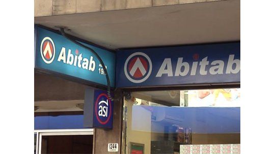 Detienen a delincuente que robaba a clientes dentro de los Abitab