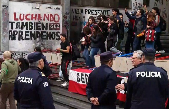 Foto: Subrayado. Ocupación en el liceo Zorrilla.