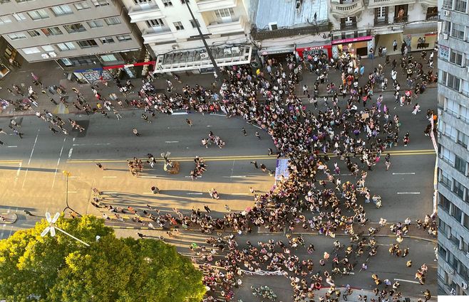 Marcha del 8M 2022 en Montevideo