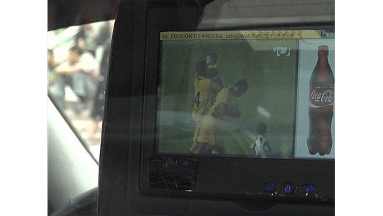 Taxis estrenan pantalla de TV con información y publicidad