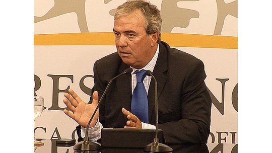 Oposición reclama a Mujica vacuna gratis contra el HPV