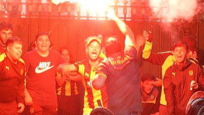 hinchas de penarol juntan dinero para solventar gastos de parciales presos en brasil