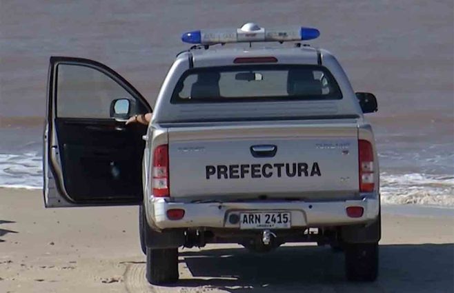 Es la zona donde el viernes desapareció de las aguas un joven de 25 años; investigan si se trata de esa persona.