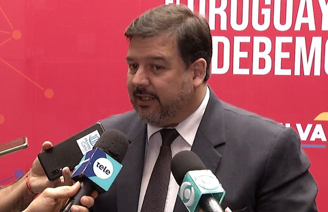 ADRIÁN-PEÑA---SENADOR--PARLAMENTO.jpg