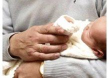 Hombre procesado porque se le cayó el bebé de los brazos