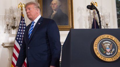 Presidente de EEUU, Donald Trump, sale luego de anunciar su decisión sobre el acuerdo nuclear con Irán, durante su discurso desde la Sala de Recepciones Diplomáticas, de la Casa Blanca, en Washington DC. 8 de mayo de 2018.