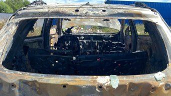 Foto: Subrayado. Camioneta incendiada, en el barrio La Paloma.