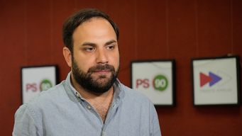 dirigente renuncio al partido socialista por diferencias con la linea de civila y hablo de una verdadera sangria