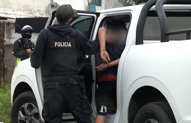 detencion-en-cerro-norte-generico-policia-allanamiento-detenido