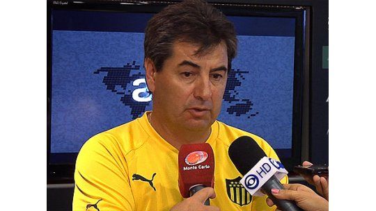 Peñarol con 3 mediocampistas de marca ante Nacional de Medellín