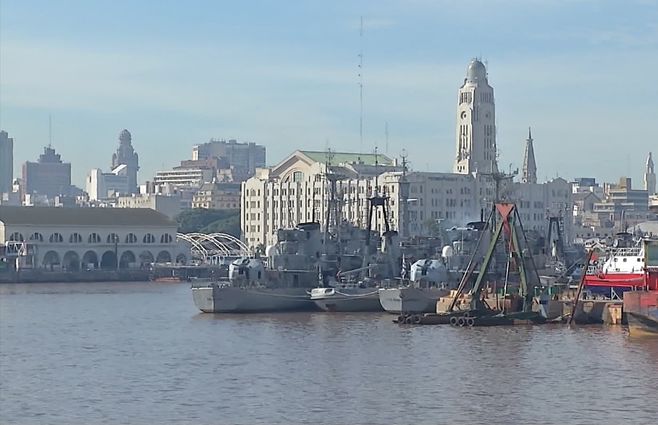 puerto-de-montevideo-desde-el-agua.jpg