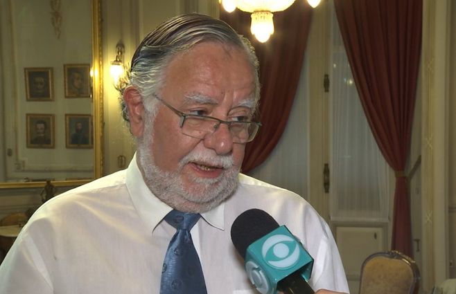 José Bayardi, ministro de Defensa. 