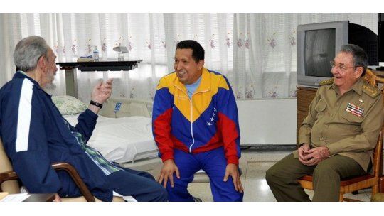 Fidel y Raúl Castro visitaron a Hugo Chávez