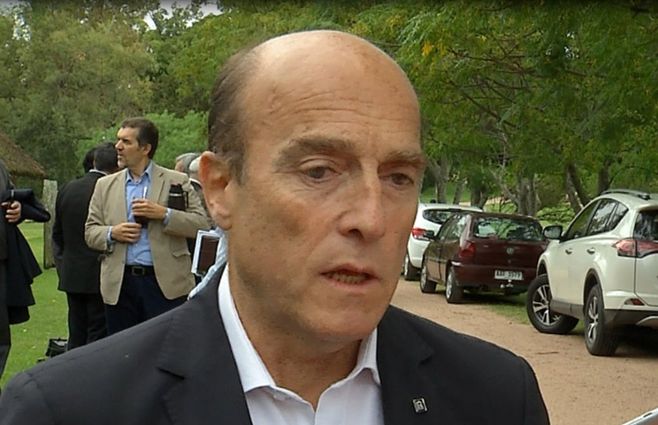 Martínez recordó el episodio que sufrió en 2015, cuando la interna del FA lo desplazó para nombrar candidata única a la comunista Ana Olivera