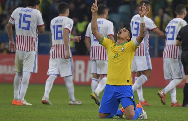 Thiago Silva celebra la victoria de los penales. Costó más de lo que se esperaba.&nbsp;