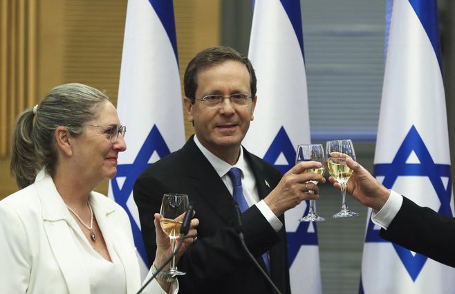 El laborista Isaac Herzog asumió como presidente de Israel, un cargo simbólico