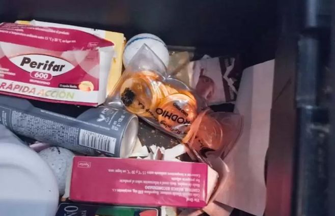 Foto: AFIP. Las monedas viajaban en una gaveta delantera de la camioneta.