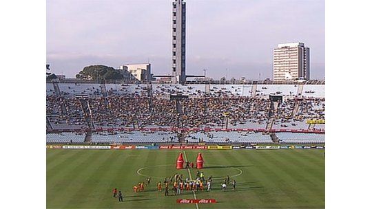 Peñarol venció a Progreso y sigue soñando con la Anual