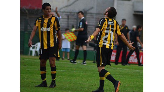 Peñarol lo dio vuelta y le ganó a Wanderers 2 a 1