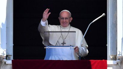 la proxima sale: el papa francisco anima a los brasilenos en la plaza de san pedro