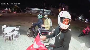 cuatro delincuentes rapinaron una heladeria sobre general flores: usaron un arma y quedaron filmados