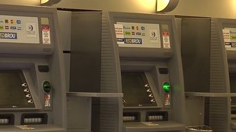 aprovecho un descuido, tomo una tarjeta olvidada en un cajero, realizo compras y fue condenado a 9 meses de prision