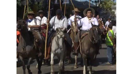 Gran desfile en el cierre de la fiesta de la Patria Gaucha