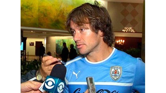 Lugano quiere quitarle presión a los cracks Suárez y Cavani