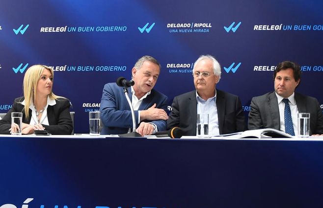 Delgado acompañado de Ripoll, Saldain y Labat. Foto: FocoUy