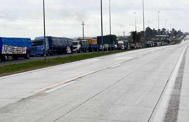 Movilización de camioneros y productores en varias rutas nacionales. Foto: Policía Caminera.