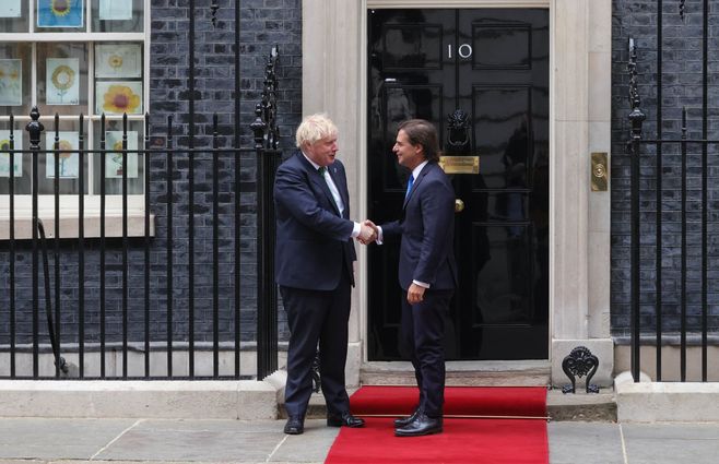 Boris Johnson y Lacalle Pou en Inglaterra FOCO UY.jpeg
