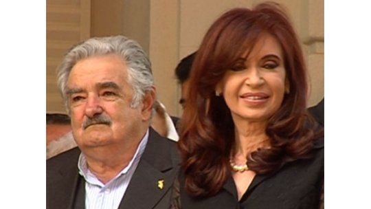 Mujica y Fernández firmarán más de diez acuerdos