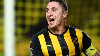 penarol enfrenta a belgrano de cordoba este viernes en el campeon del siglo