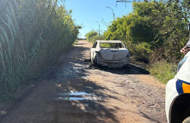 Foto: Mª. Eugenia Scognamiglio. Camino Antares y Azotea de Berro, descampado donde fue incendiado el auto.