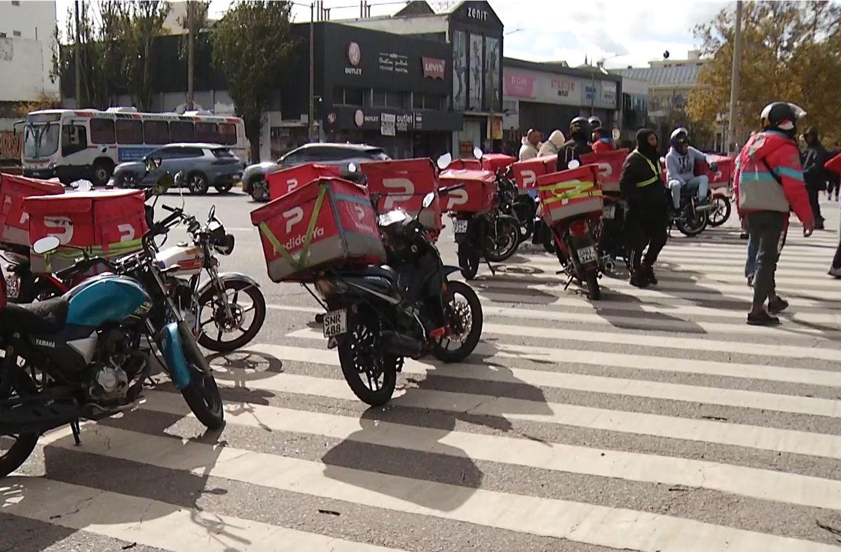 Repartidores volvieron a movilizarse y cortaron la calle frente al Palacio Legislativo: piden seguridad