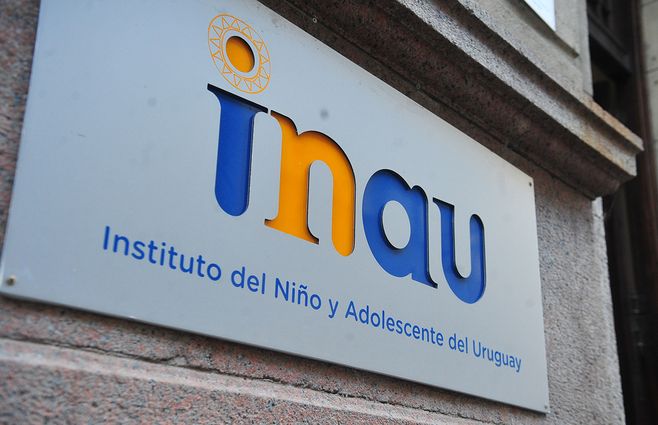 inau-cartel-logo-fachada-foco-uy