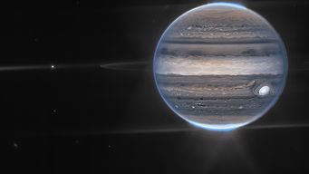 lunas diminutas, anillos tenues y auroras: la imagen de jupiter captada por el telescopio webb