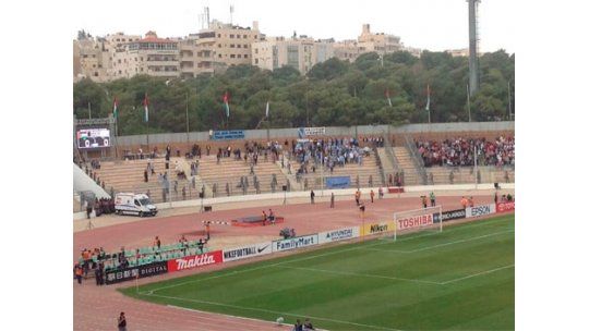 Unos 900 hinchas uruguayos en el Estadio de Ammán