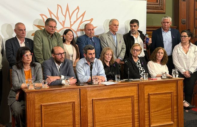 senadores-frente-amplio-presupuesto