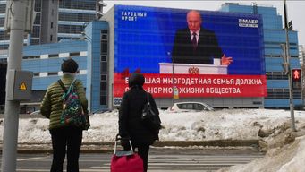 Vladimir Putin en pantallas gigantes. AFP.