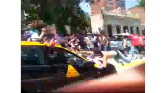 Taxista atropelló a hincha de Nacional en la previa del clásico