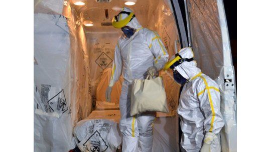 Confirman primer contagio de Ébola en EEUU y descartan caso Chile
