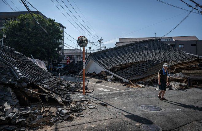 Foto: AFP. Destrozos tras sismo en Japón.