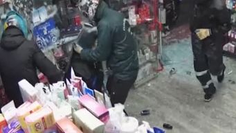 nos robaron otra vez!!!, segunda vez en 10 dias!!!: farmacia coloco cartel manifestando mucha impotencia y bronca