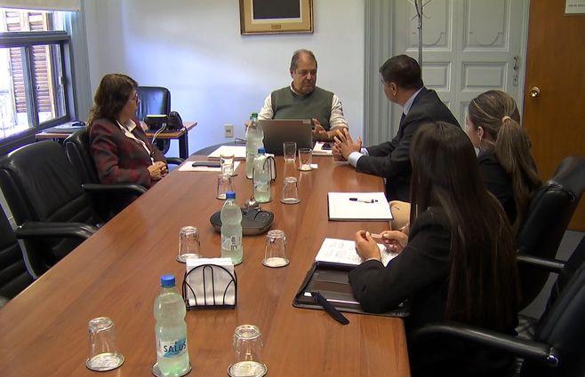 reunion-jisdonian-con-caja-profesionales.jpg