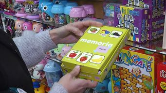 las compras para el dia de la ninez: familias buscan los mejores precios para los regalos que daran el domingo