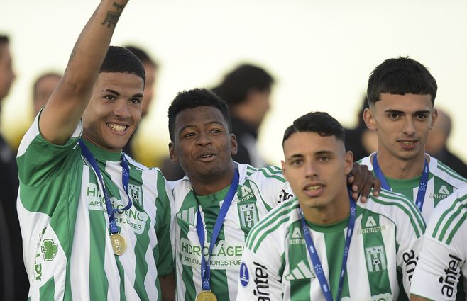festejos racing apertura 2026 foco uy (1)