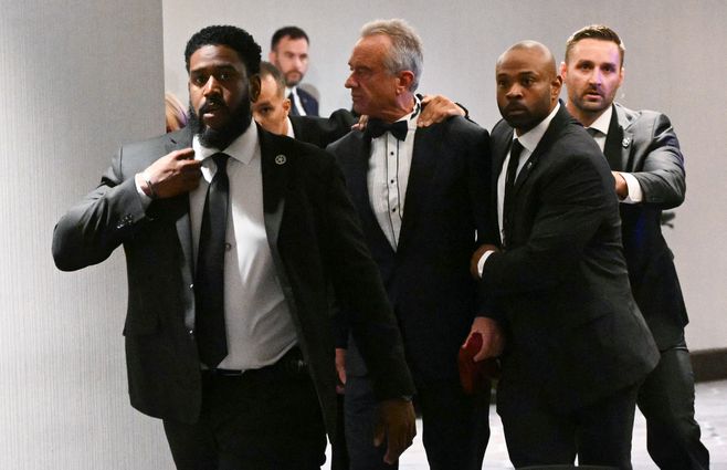 AFP__20260426__A8YW84M__v2__HighRes__WhiteHouseCorrespondentsAssociationDinner