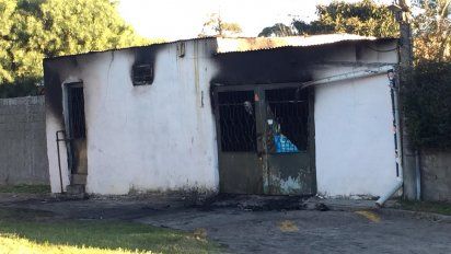Foto: (Silvana Goicoechea) la vivienda incendiada en Lecocq y Millán, en la zona de Las Casitas.