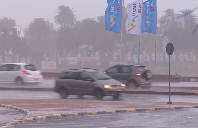 viento-lluvia-tormenta-rambla-tránsito-clima.jpg